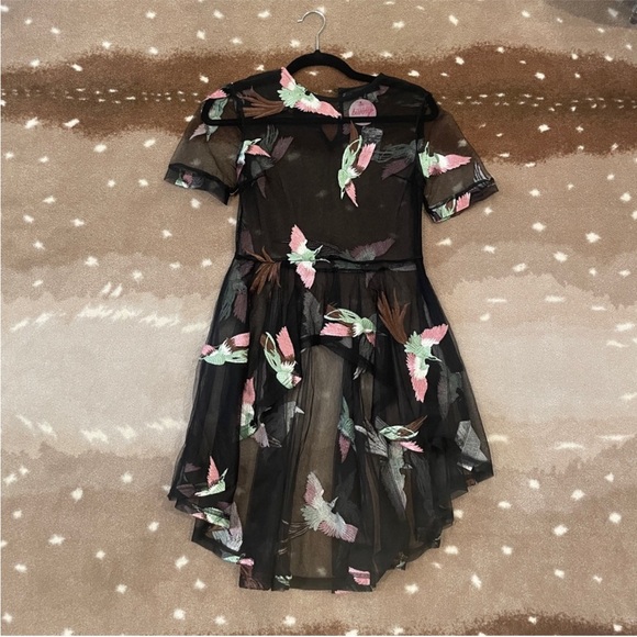 Endless Rose Black High/Low Embroidered Mesh Tunic
Blouse w/Birds. NWT Size XS* - Picture 4 of 7